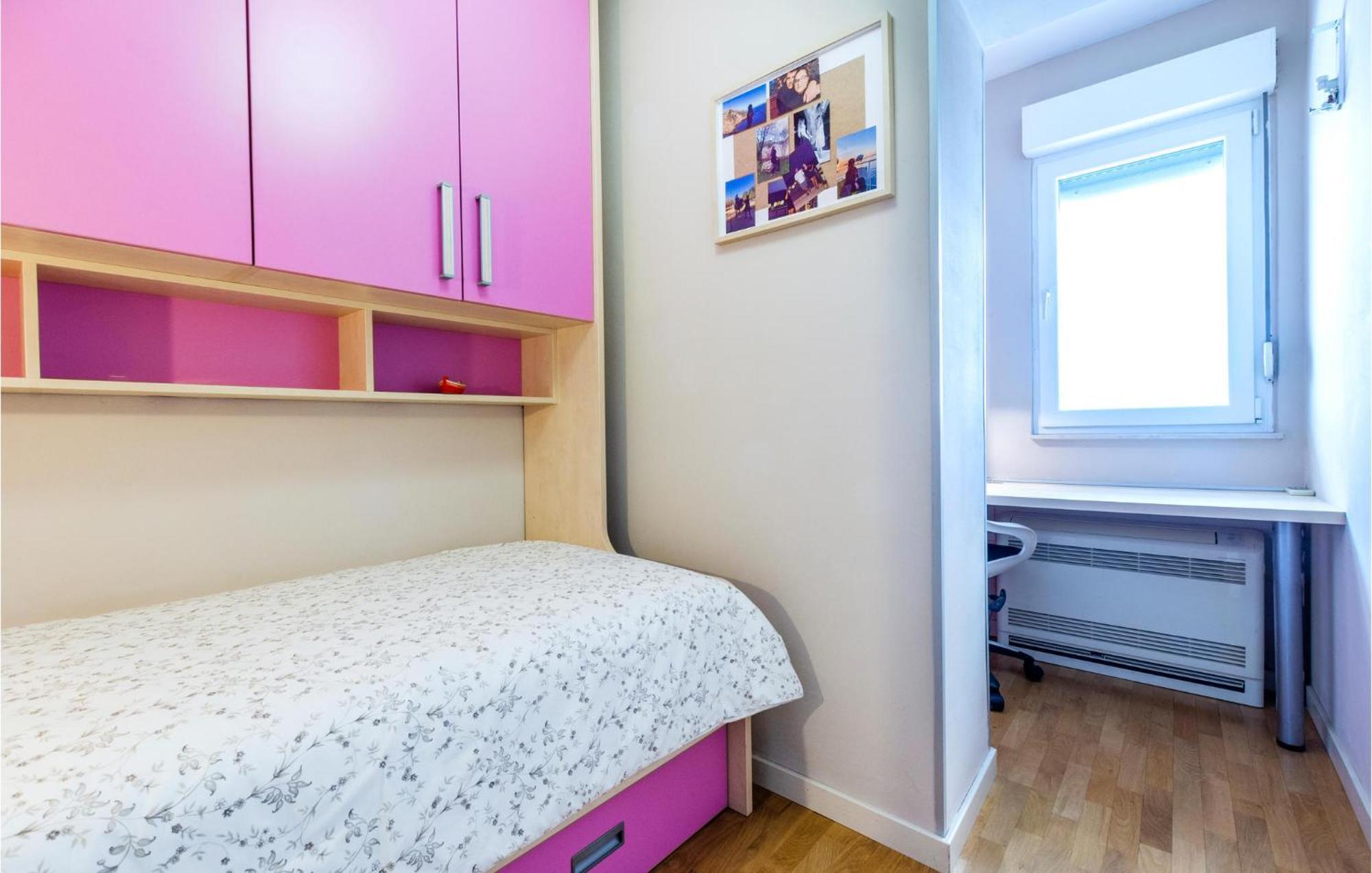 Beautiful Apartment In Split With Kitchen Esterno foto